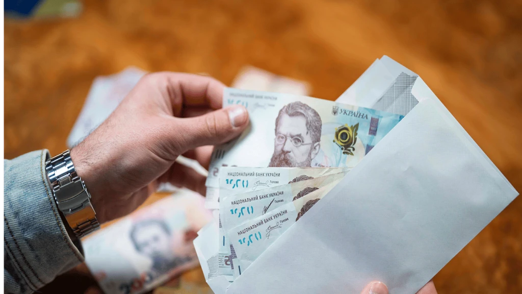 В Україні готові платити до 200 тисяч гривень: кому пропонують такі зарплати